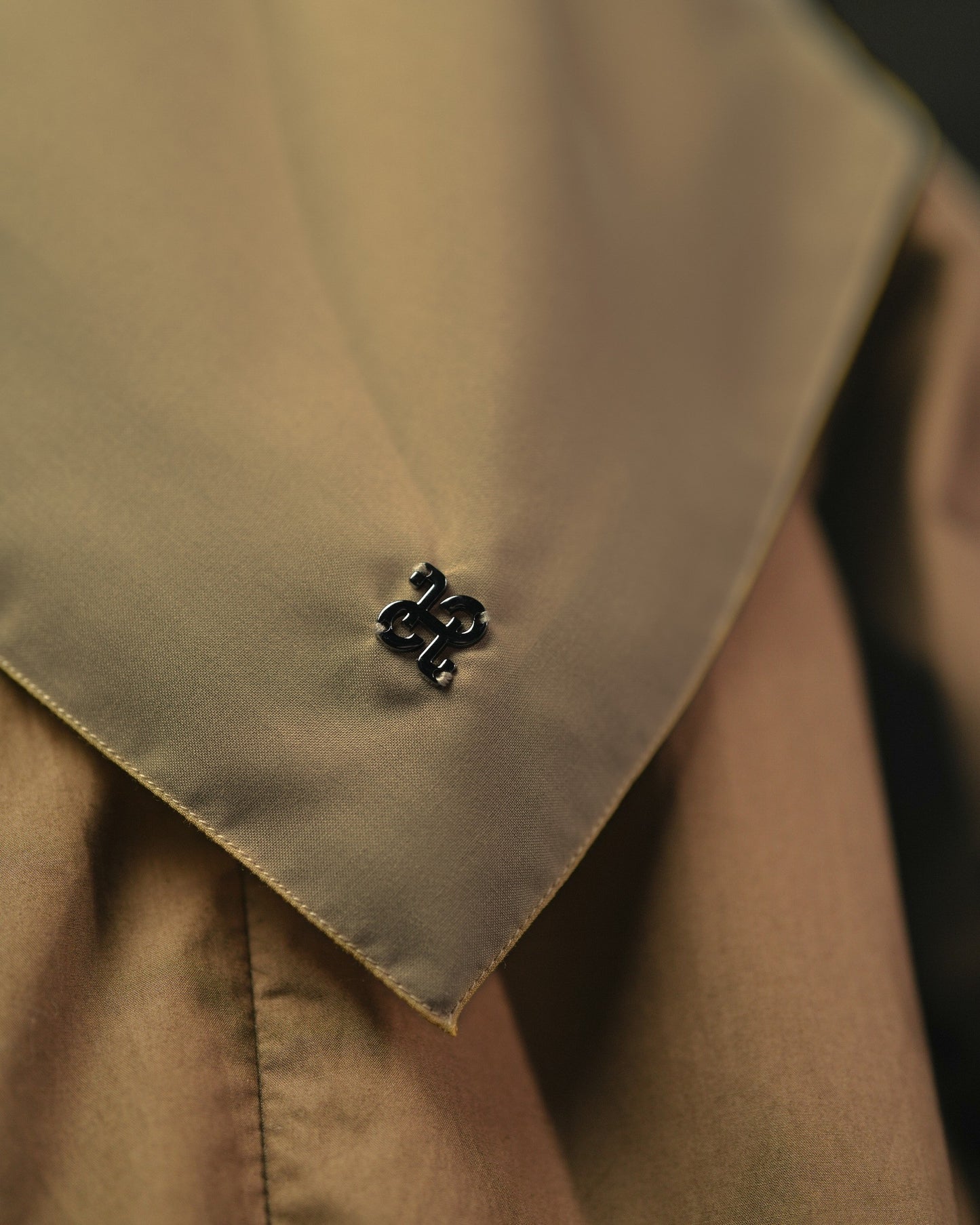 HL Voal Iron Black Logo