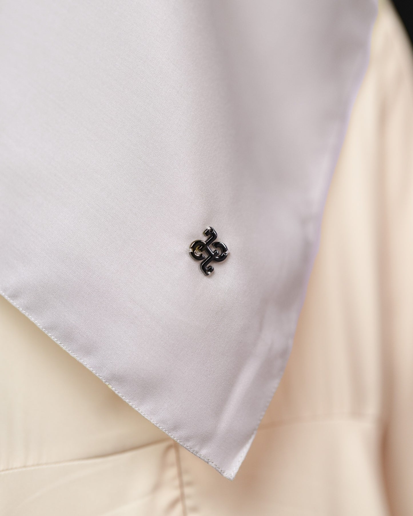 HL Voal Iron Black Logo