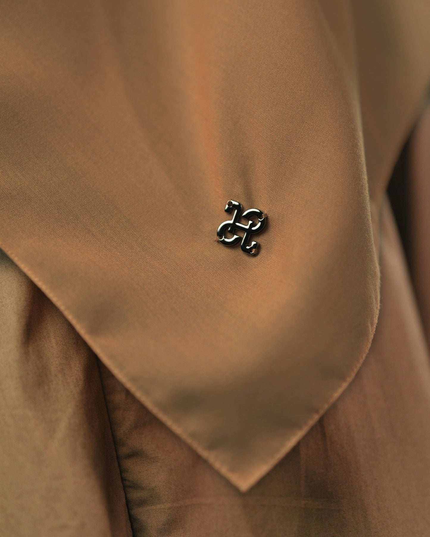 HL Voal Iron Black Logo