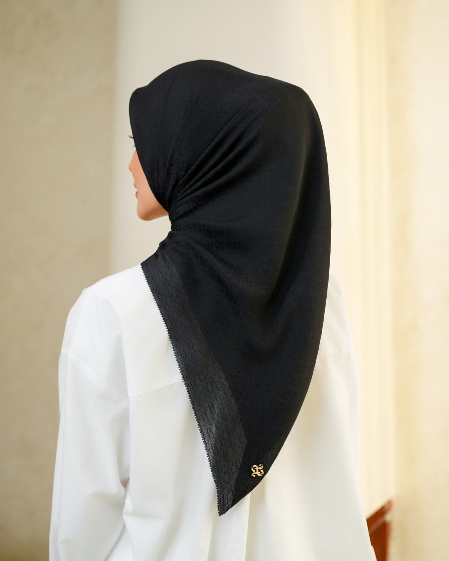 Faiba Emboss Scarf