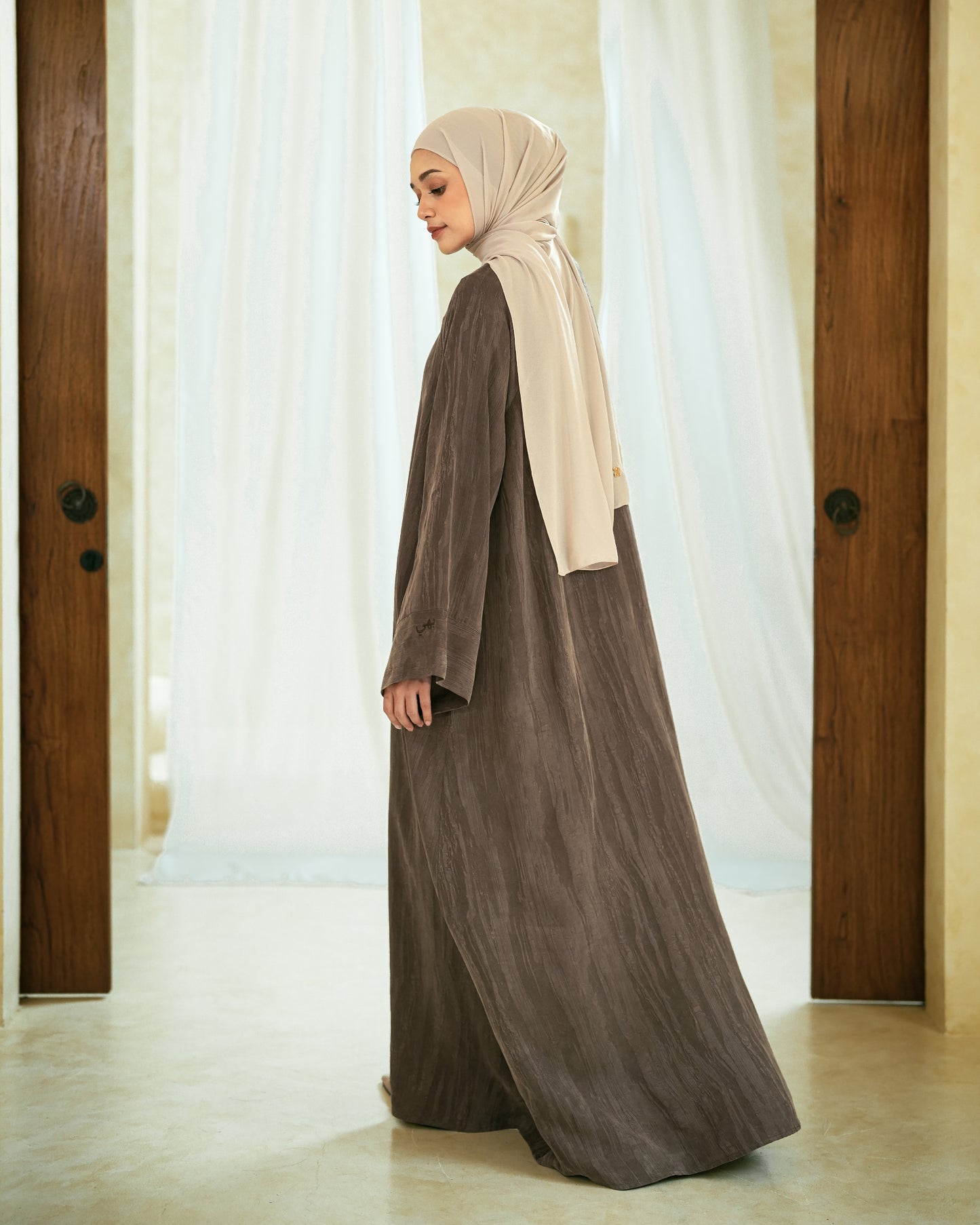 Zareen Abaya