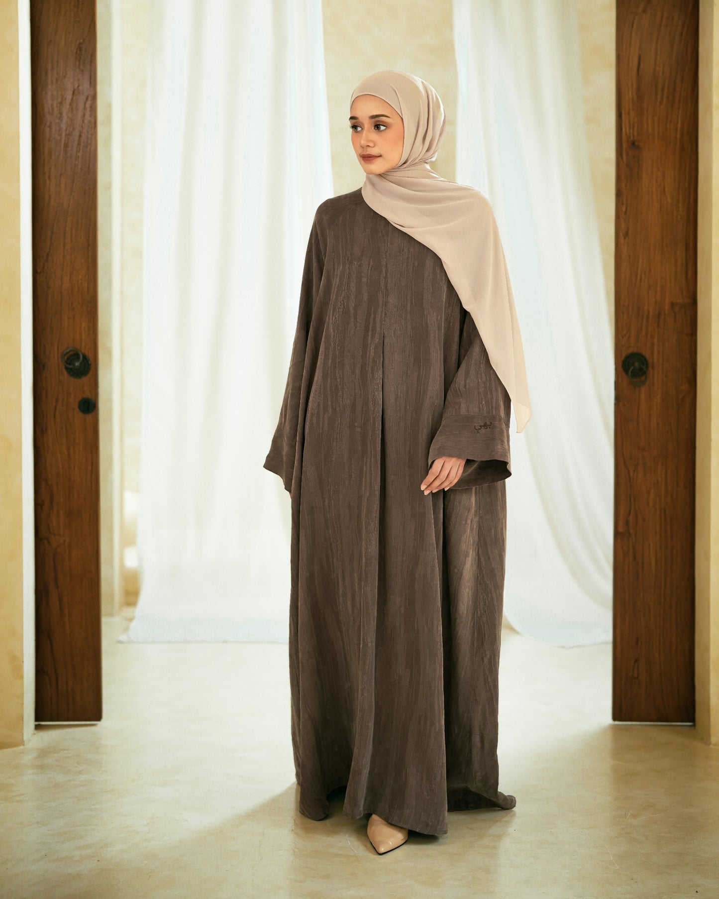 Zareen Abaya