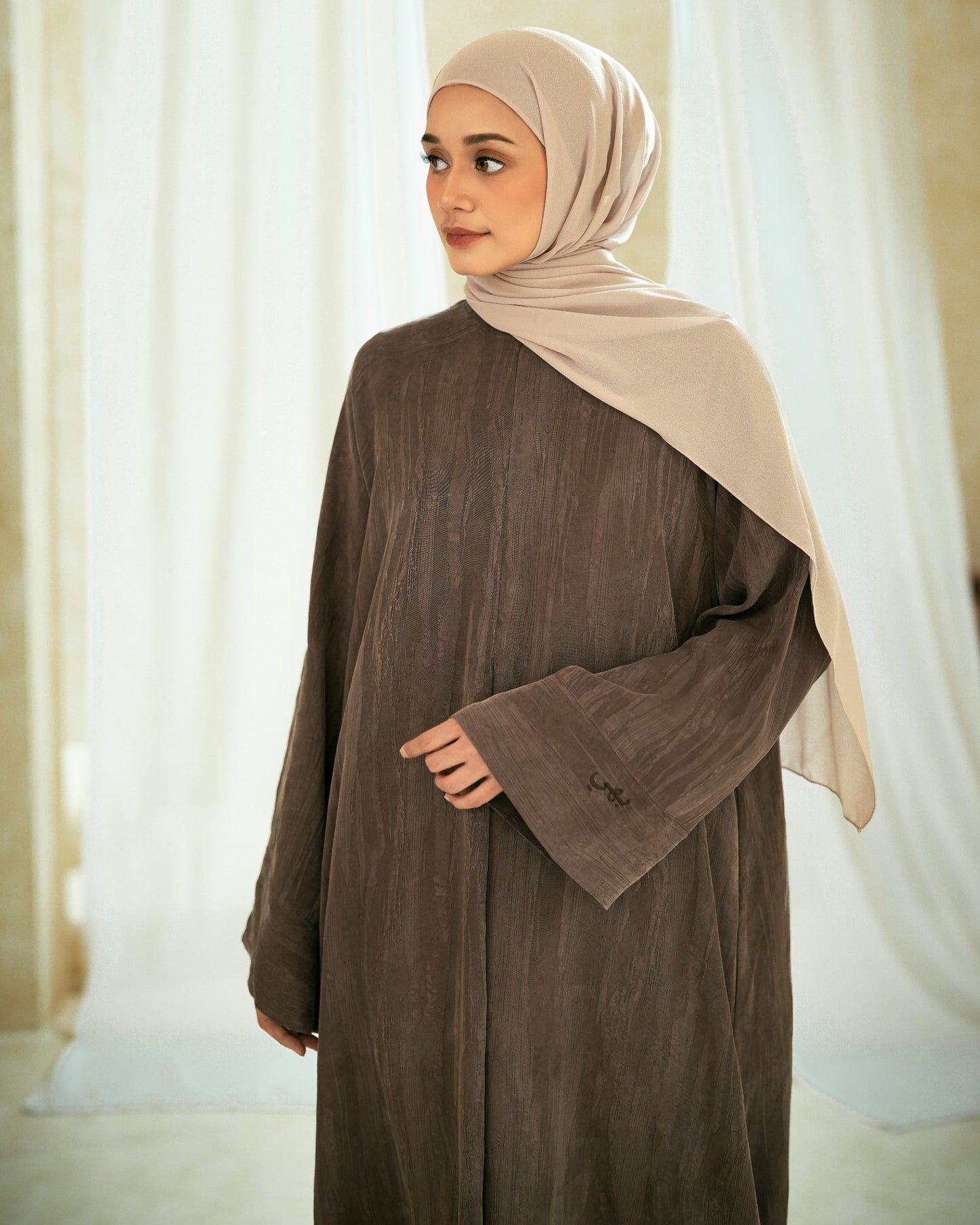 Zareen Abaya