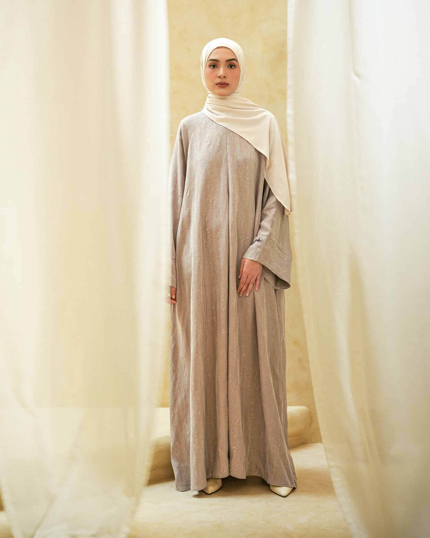 Zareen Abaya