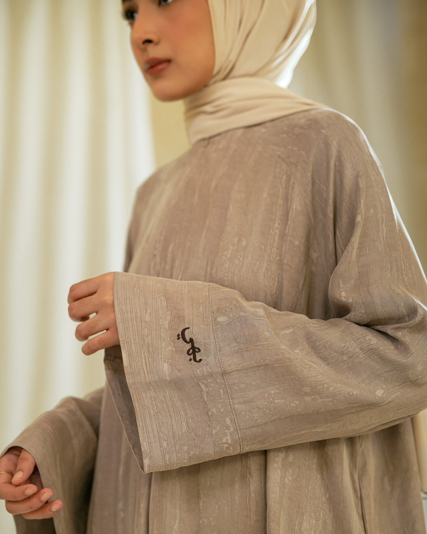 Zareen Abaya