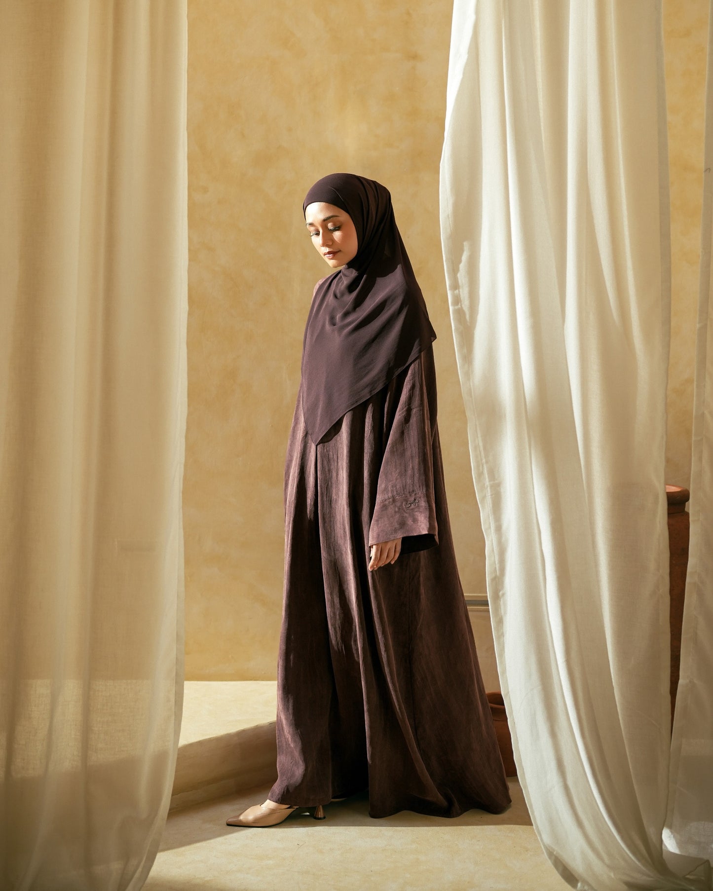Zareen Abaya