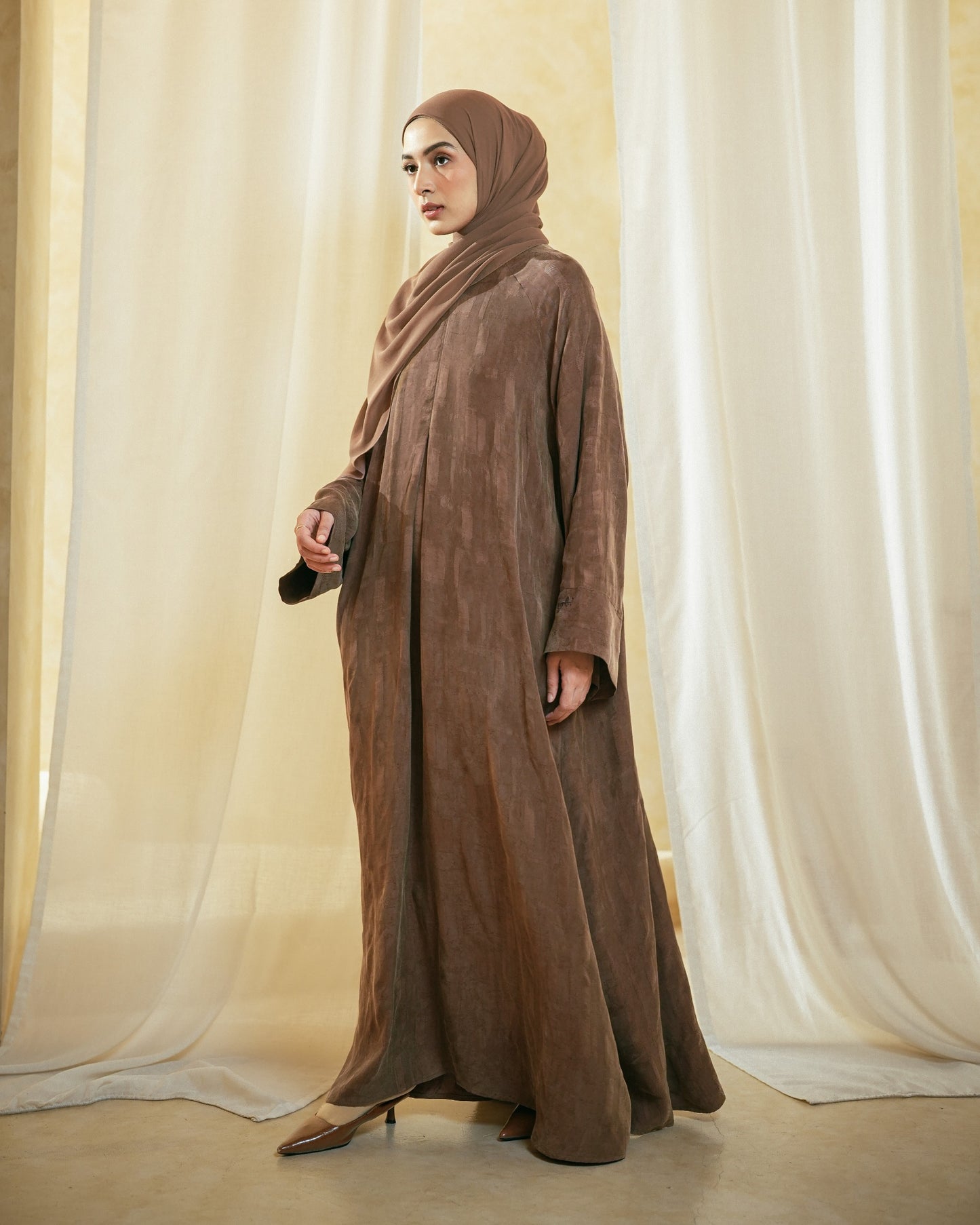Zareen Abaya