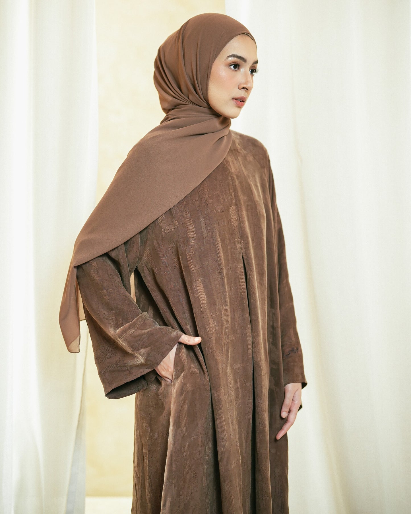 Zareen Abaya