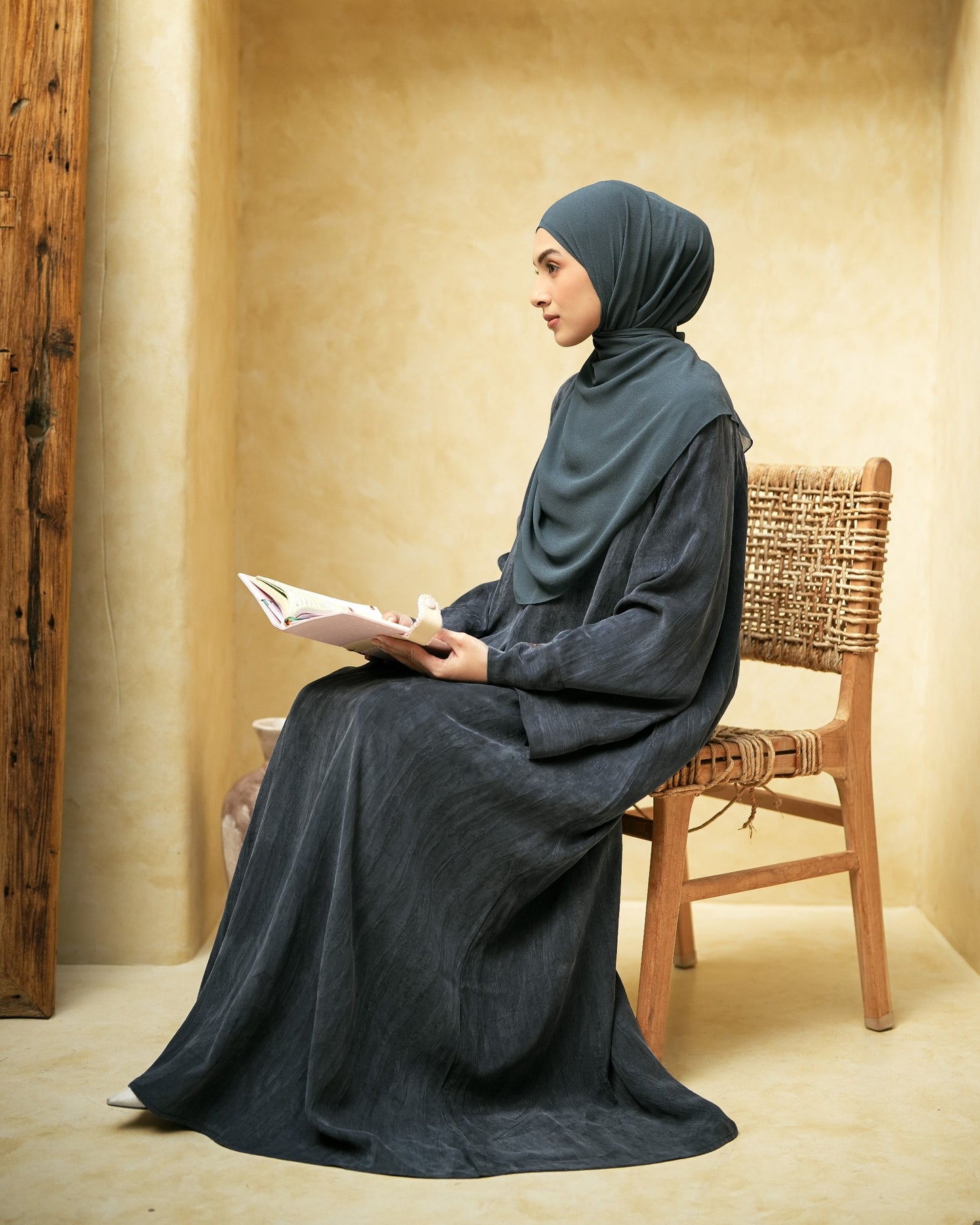 Zareen Abaya