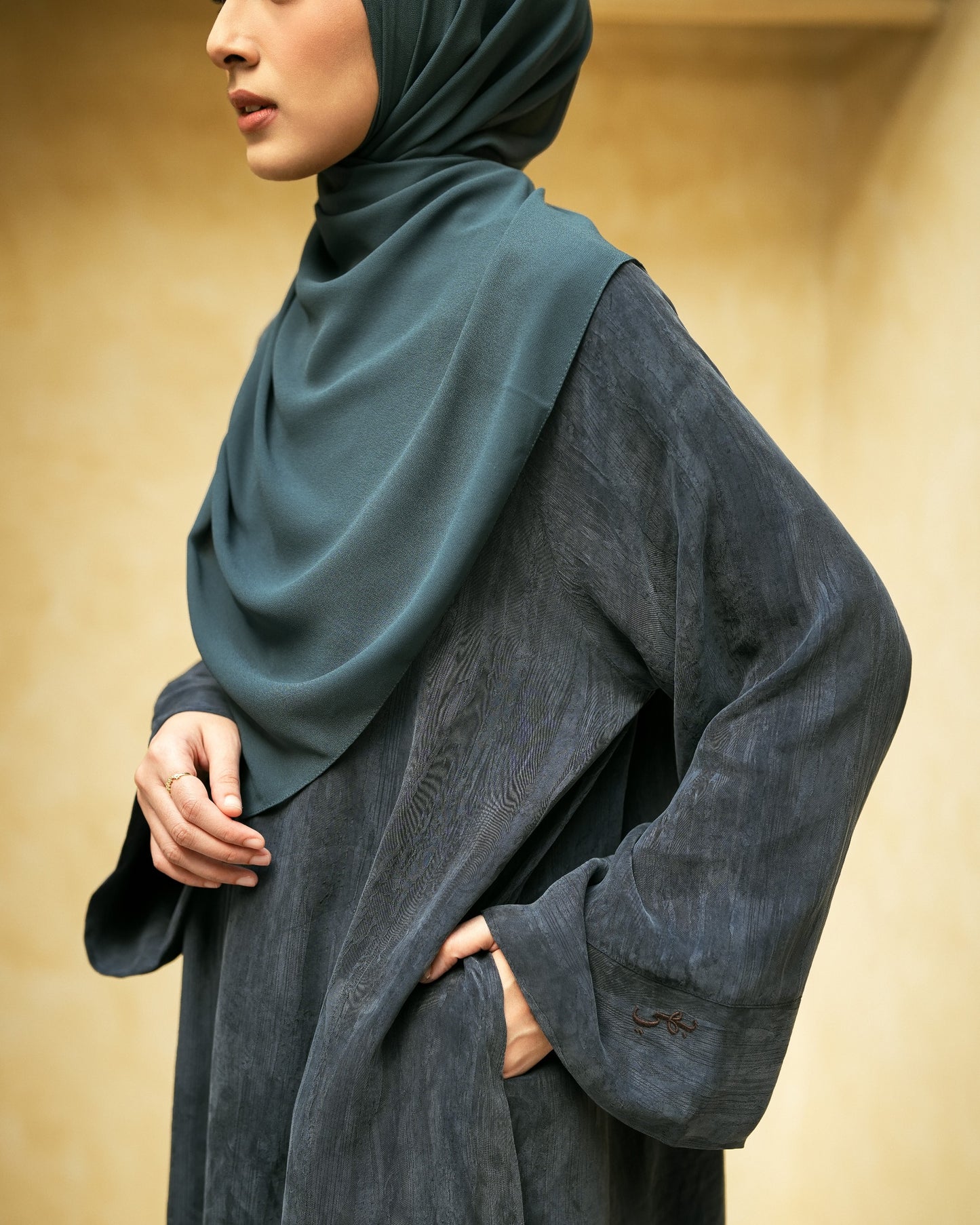 Zareen Abaya